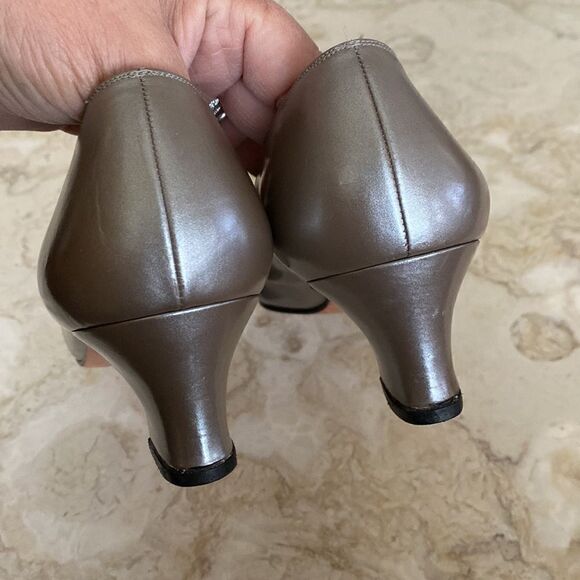 Vintage Salvatore Ferragamo Metallic Silver & Bronze Leather Court Shoes - Picture 11 of 14